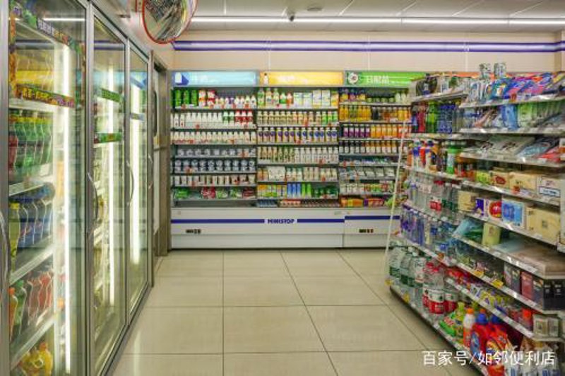 便利店商品：城市生活的微小便利
